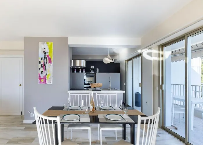 Les Miradors By Interhome מנטון